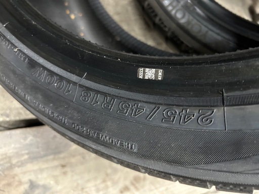 ヨコハマタイヤ    245/45R18