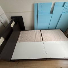 ニトリ収納ベッド セミダブル LEDライト・コンセント付きの画像