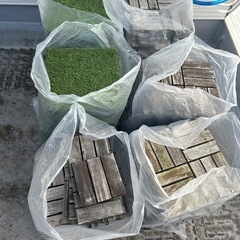 ウッドパネルと人工芝生パネルセットの画像