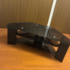 強化ガラスのテレビ台の画像