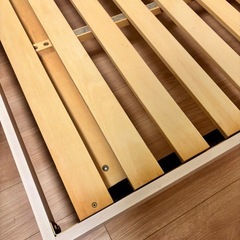 【あげます】シングルベッド マットレス付き シングル すのこベッド高さ2段階　天然木スノコベッド SRNSWH 高さ調整 天然木パイン材 高さ調節 ローベッド木製シンプル耐荷重200kg ナチュラルホワイトの画像