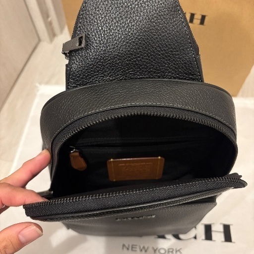 新品　coach  ボディバッグ