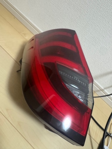 90ノア 左テールランプ