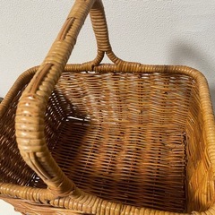 お譲り先決定。木のカゴの画像