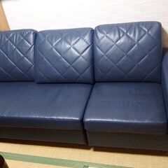 ■■■3人掛け ソファー ３P サイドテーブル付き  ローソファ ブルー 紺色 合皮 フェイクレザー■■■ 地下鉄【今里】徒歩３分 ■■■の画像
