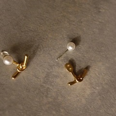 ajiro accessory パールリボンピアスの画像