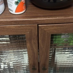 ③ ニトリ 扉付き本棚の画像