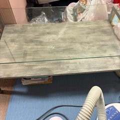 ガラステーブルの画像