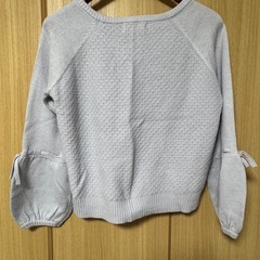 ライトブルー 刺繍入り ニットセーターの画像