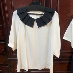 ワンピースとブラウスです、
の画像