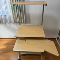 パソコンデスクの画像