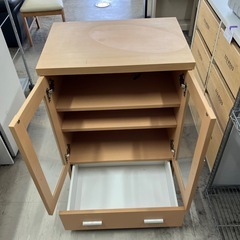 A2603-0384 ガラス扉のカップボード　キズ汚れ有りの画像