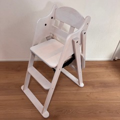 ベビーハイチェアA、アイボリー、木製、折り畳みの画像