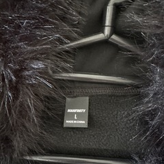 試着のみ！ファー付き ジップアップパーカー　L 黒の画像