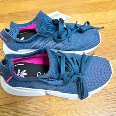 新品adidasシューズの画像