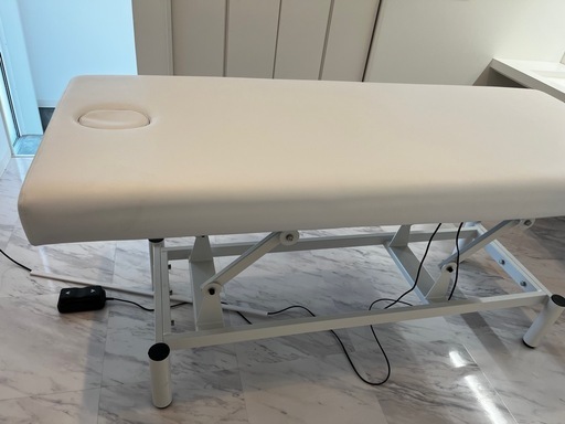 【期間限定値下げ】美品/電動昇降施術ベッド／整体・エステ用（サロン）直接引き取りOK／徳島市国府町