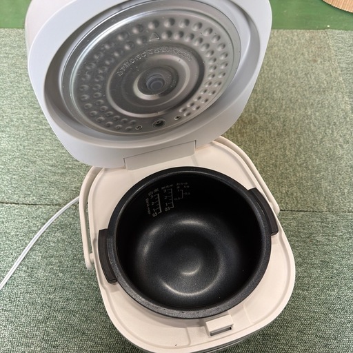 ♪4084 炊飯器 SHARP シャープ マイコン炊飯器 黒厚釜 3合炊き ホワイト系