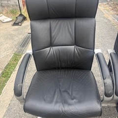 アームレスト付きチェア2個セットの画像