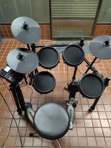 電子ドラム Alesis Nitro Mesh Kit