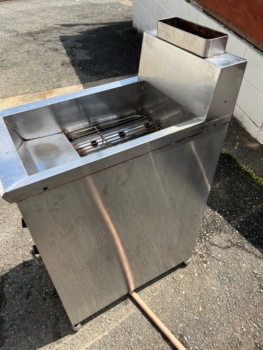 【値下】マルゼン 型式不明 都市ガス用 業務用 厨房用 油量: 13L 幅330mm奥行600mm高さ980mm 中古品、汚れ、傷あり 城南区七隈駅付近 駐車場あり