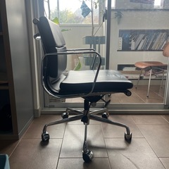 アルミナム オフィス チェアの画像