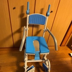 【3/14まで】介護用品　シャトレチェアLUSAL Ｕ型バケツ付き  の画像