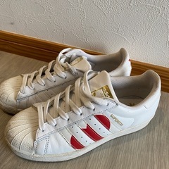 adidasスニーカーの画像