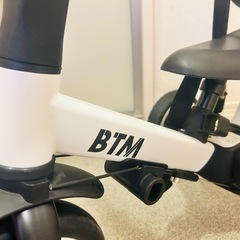 三輪車 BTM 押し棒付き ホワイトの画像