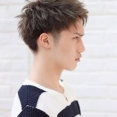 【3/14(土)日19時30分~】【メンズ限定】💈カットモデル募集💈【JR中野駅】から徒歩すぐ🦶スタイリストが必ずチェックするのでご安心下さい！！ ★技術向上の為、カットモデルさん募集中です！★ ※ハイライト・パーマのモデルさん優先で募集しています！  - 手伝って/助けて