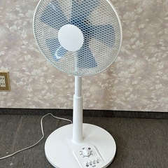 【新品】 ユアサ　リビング扇風機　リモコン付きの画像
