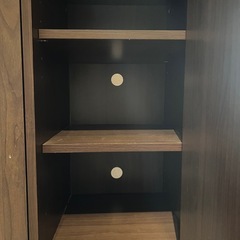 扉付き収納棚の画像