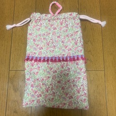 【新品未使用】ハンドメイド　巾着　靴入れ　花柄フリルの画像