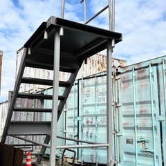 レンタルコンテナ用移動式階段の画像