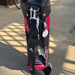 adidas ゴルフバック（レデース用）の画像