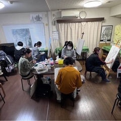 アトリエこうたき美術研究所は中高生から社会人までの基礎を大切にする絵画教室です。新しくなったアトリエはちょうど１年が経ち、居心地の良い空間です。静物、石膏、自画像のデッサンから立体、水彩や油彩、平面構成など取り組みましょう。講師との面談も隣の部屋で受けられます。お茶やコーヒーはいつでも無料。アトリエの空き時間も使うことができ、練習を積んで差をつけましょう。只今春期講習生大募集‼️詳しくはホームページをご覧下さい。の画像