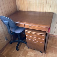 学習机、チェスト、椅子セットの画像