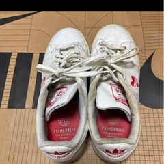 adidas スニーカーの画像