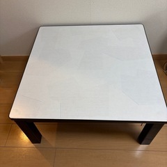 テーブル70✖️70の画像