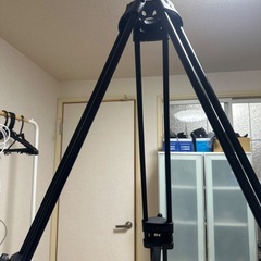 [ジャンク]高く頑丈な三脚。1本の脚が弱いです。使い道がある方に。の画像