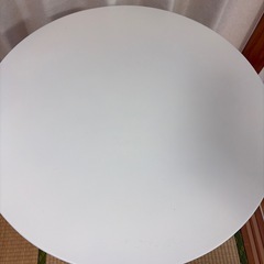 円形テーブル(ニトリ)の画像