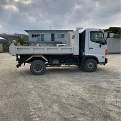 日野4トンダンプトラックの画像
