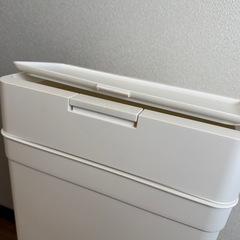 ジャンク品  定価７千円強 ゴミ箱 シールズ25 密閉ダストボックス　LBD-02の画像