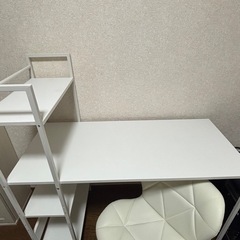 机と椅子の画像