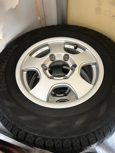 nv350専用アルミホイールスタッドレス