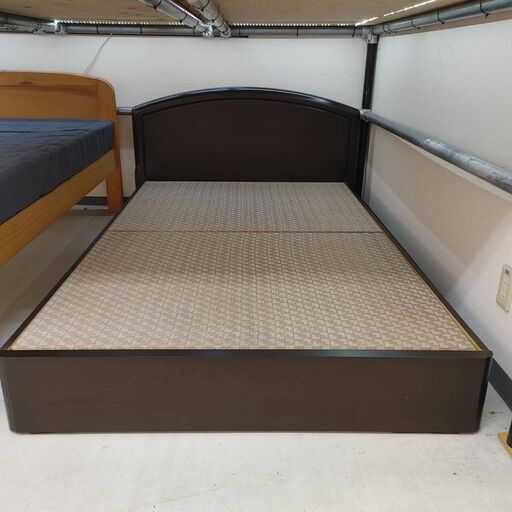 【リサイクルサービス八光】【幅124cm】マットレスはおまけ！落ち着いたダークブラウン セミダブルベッドセット