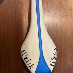 サドル　「フィジーク　アリオネCXチームEDT　BL」の画像