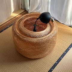 ラタン（竹？）編みのペンダントライトの画像