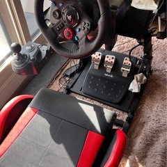 Logicool ゲーミングチェア ステアリングホイール付きの画像