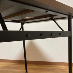 正方形テーブルの画像