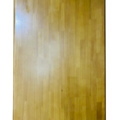 木製ダイニングテーブルの画像